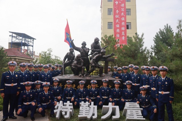 包头市消防救援支队特勤大队举行主题雕塑揭幕仪式IM电竞